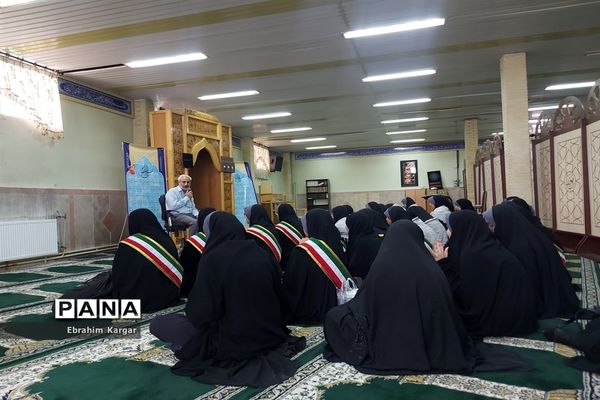 تجدید میثاق دانش‌آموزان مدرسه شاهد شهدای اکباتان با شهید گمنام