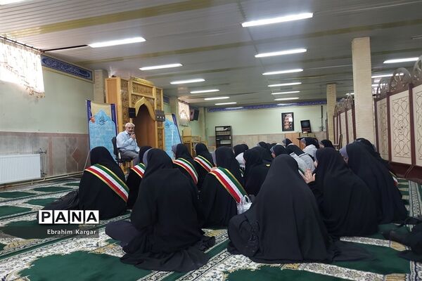 تجدید میثاق دانش‌آموزان مدرسه شاهد شهدای اکباتان با شهید گمنام