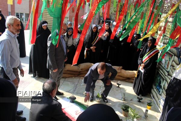 تجدید میثاق دانش‌آموزان مدرسه شاهد شهدای اکباتان با شهید گمنام