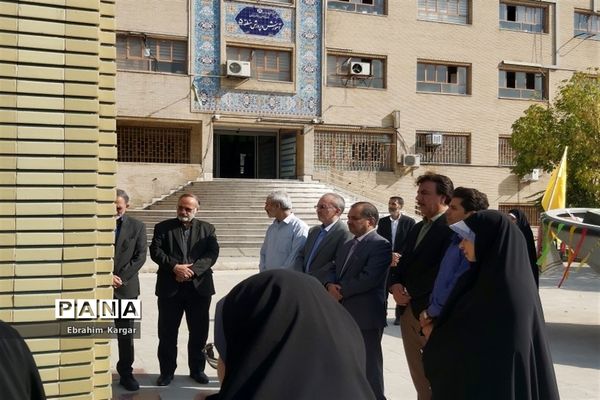 تجدید میثاق دانش‌آموزان مدرسه شاهد شهدای اکباتان با شهید گمنام