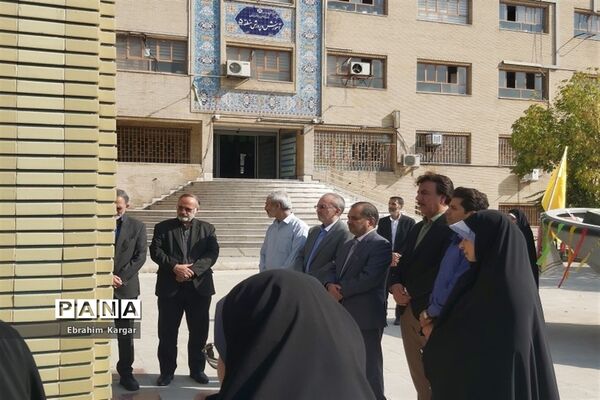 تجدید میثاق دانش‌آموزان مدرسه شاهد شهدای اکباتان با شهید گمنام