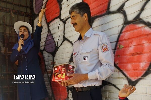 مراسم گرامیداشت روز آتش‌نشان در دبستان دانش رودهن
