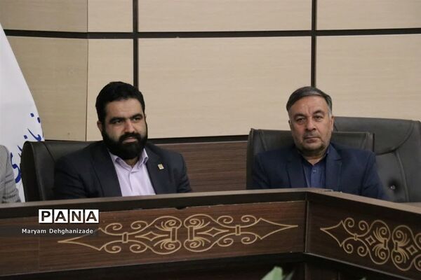 آیین تکریم و معارفه مسئول اتحادیه انجمن‌های اسلامی دانش‌آموزان شهرستان مهریز