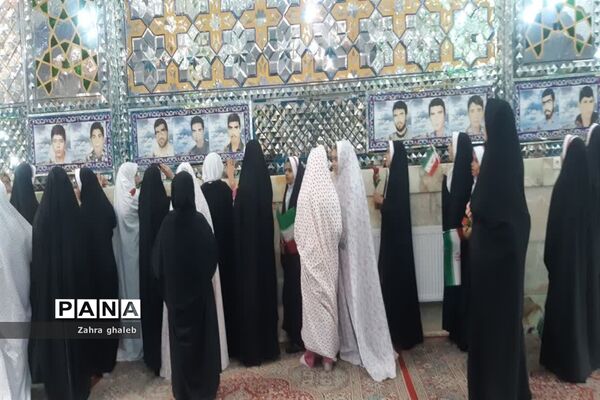 پدر شهید لردی میزبان دانش‌آموزان بافقی