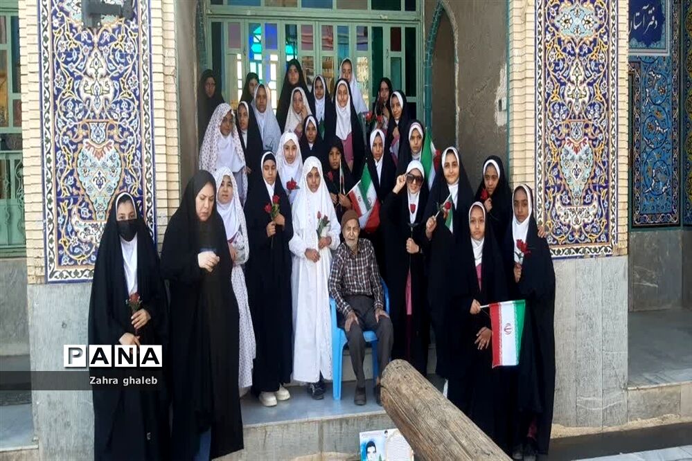 پدر شهید لردی میزبان دانش‌آموزان بافقی