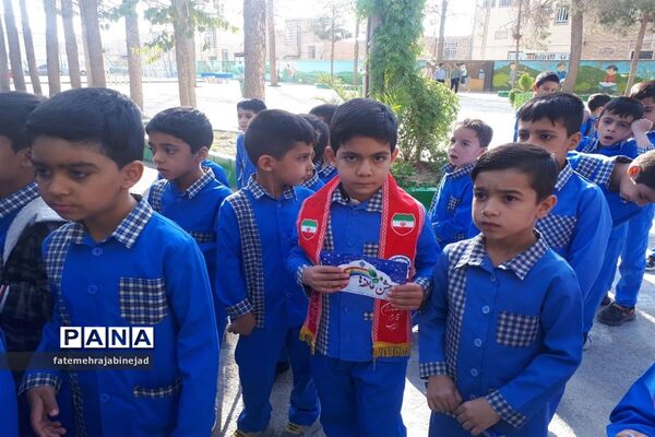 برگزاری جشن عاطفه‌ها در دبستان شهید محمود فلاح زاده ابرکوه