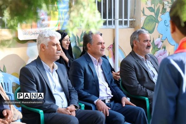 برگزاری جشن عاطفه‌ها در دبستان شهید محمود فلاح زاده ابرکوه