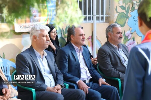 برگزاری جشن عاطفه‌ها در دبستان شهید محمود فلاح زاده ابرکوه