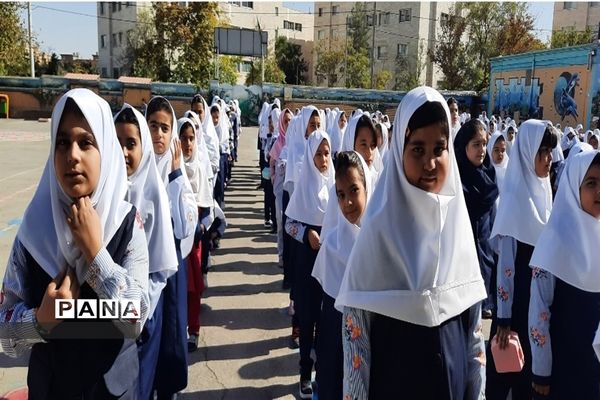 مراسم جشن عاطفه‌ها در دبستان شهدای فرهنگی ناحیه۷ مشهد