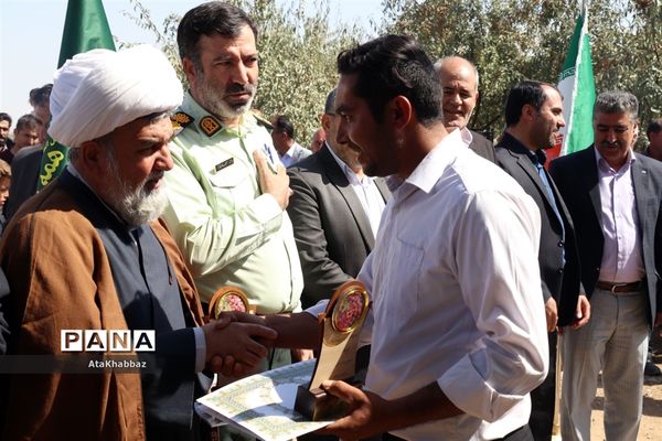 آذرشهر و پسته‌های خندانش