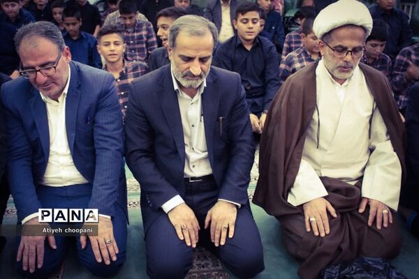 نماز جماعت دانش‌آموزی در راستای اجرای طرح( نور چشم)