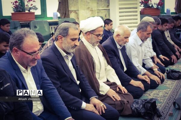 نماز جماعت دانش‌آموزی در راستای اجرای طرح( نور چشم)