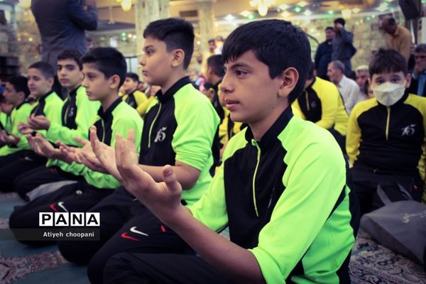 نماز جماعت دانش‌آموزی در راستای اجرای طرح( نور چشم)