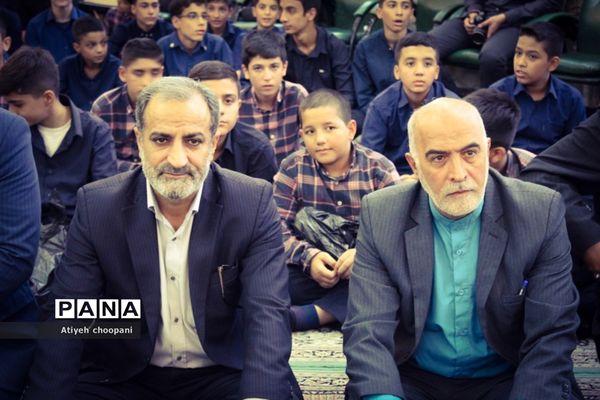 نماز جماعت دانش‌آموزی در راستای اجرای طرح( نور چشم)