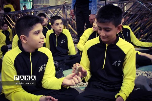 نماز جماعت دانش‌آموزی در راستای اجرای طرح( نور چشم)