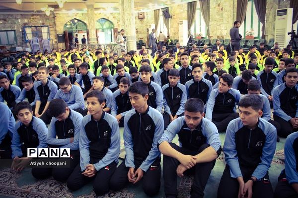 نماز جماعت دانش‌آموزی در راستای اجرای طرح( نور چشم)