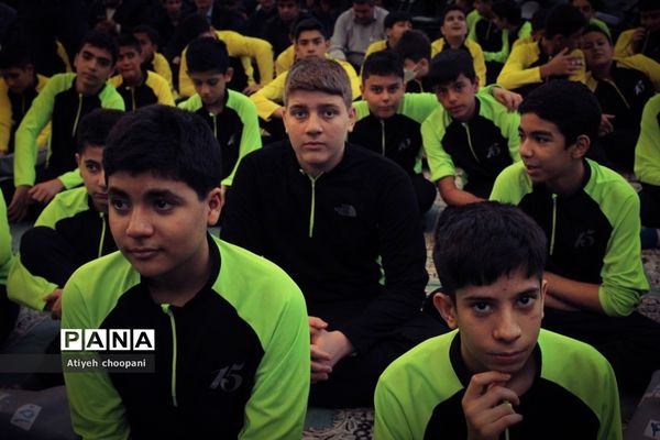 نماز جماعت دانش‌آموزی در راستای اجرای طرح( نور چشم)