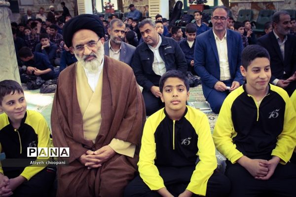 نماز جماعت دانش‌آموزی در راستای اجرای طرح( نور چشم)