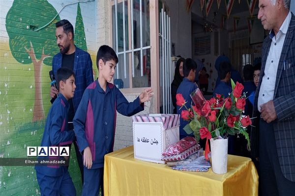 جشن عاطفه‌ها در دبستان قرآنی شهید منتظرقائم شهرستان خاتم