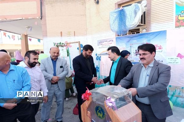 نواختن زنگ جشن عاطفه‌ها در مدارس بهبهان