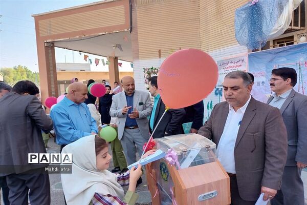 نواختن زنگ جشن عاطفه‌ها در مدارس بهبهان