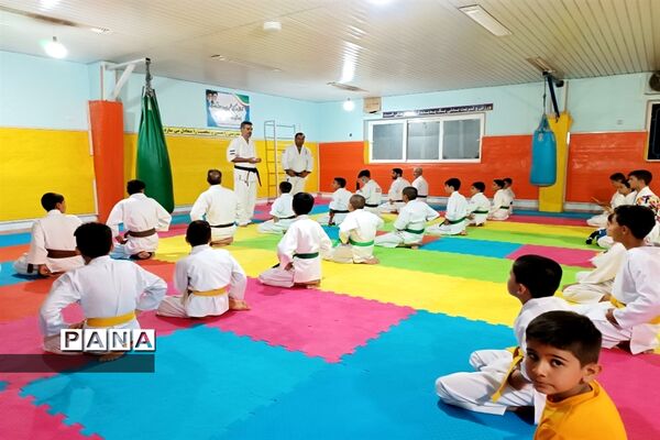 تمرینات رزمی باشگاه کاراته مدافعان حرم خلیل‌آباد