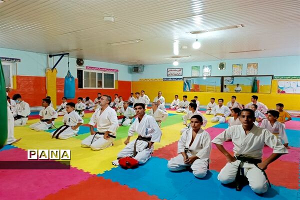 تمرینات رزمی باشگاه کاراته مدافعان حرم خلیل‌آباد