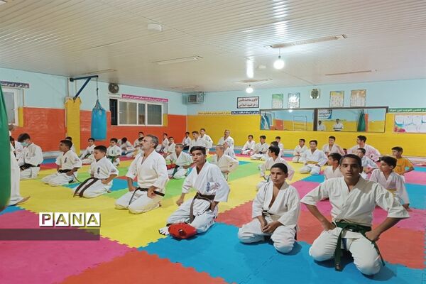 تمرینات رزمی باشگاه کاراته مدافعان حرم خلیل‌آباد