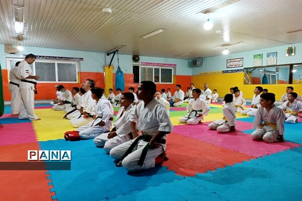 تمرینات رزمی باشگاه کاراته مدافعان حرم خلیل‌آباد