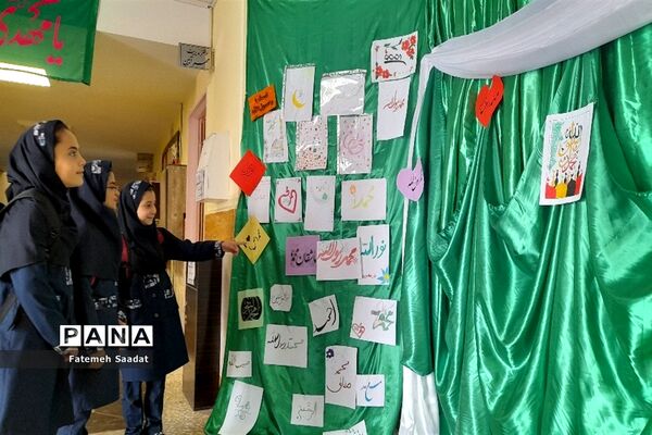 برپایی نمایشگاه آثار خوشنویسی دانش‌آموزان از القاب حضرت محمد(ص)