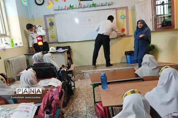 گرامیداشت روز نیروی انتظامی در دبستان دخترانه مزرعه صفادشت