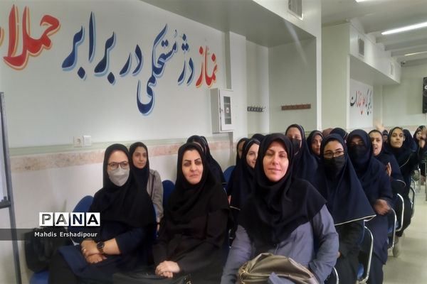 برگزاری جشن میلاد پیامبر (ص) و امام جعفر صادق (ع)  در دبیرستان دخترانه شاهد کوثر رباط‌کریم