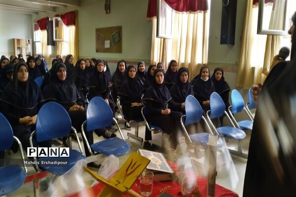 برگزاری جشن میلاد پیامبر (ص) و امام جعفر صادق (ع)  در دبیرستان دخترانه شاهد کوثر رباط‌کریم