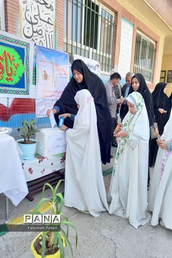 جشن عاطفه‌ها در مدارس شهرستان بام و صفی آباد