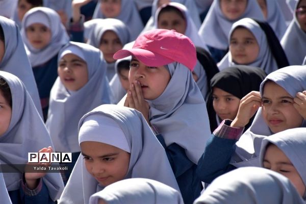 جشن عاطفه‌ها در دبستان تربیت آموزش و پرورش ناحیه یک مشهد مقدس