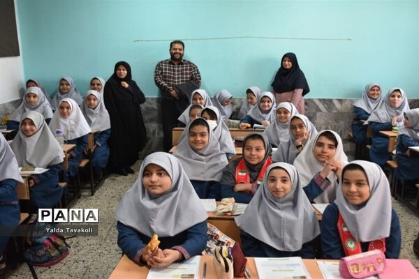 جشن عاطفه‌ها در دبستان تربیت آموزش و پرورش ناحیه یک مشهد مقدس