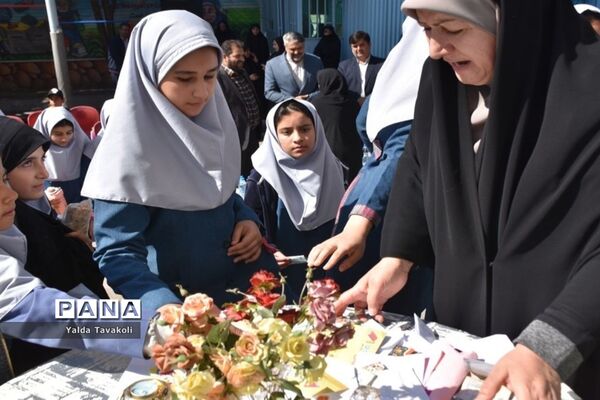 جشن عاطفه‌ها در دبستان تربیت آموزش و پرورش ناحیه یک مشهد مقدس