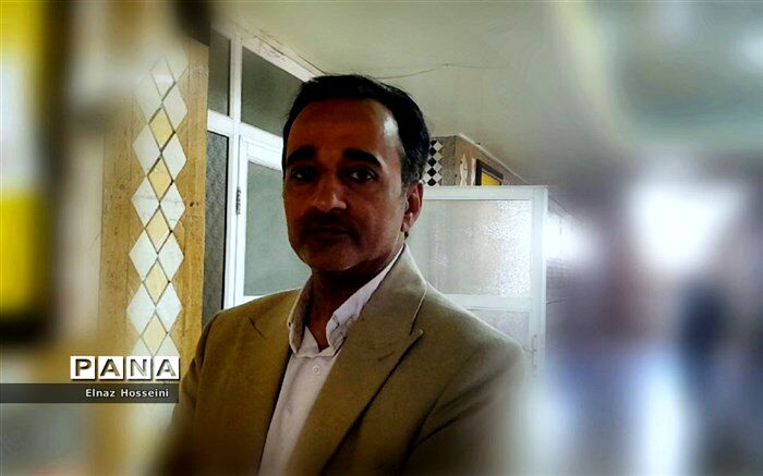 خبرنگار در جامعه می‌تواند حق خود و دیگران را بگیرید