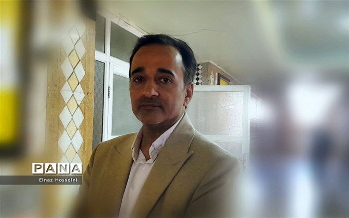 خبرنگار در جامعه می‌تواند حق خود و دیگران را بگیرید