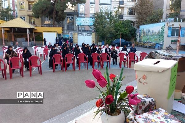اولین مجمع عمومی اولیا و مربیان در دبیرستان شاهد ارض اقدس
