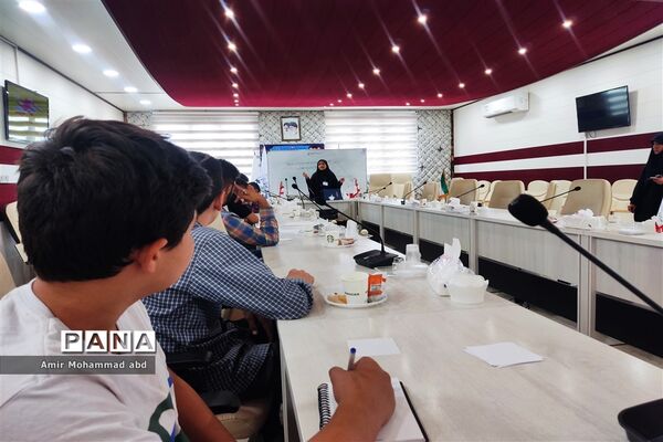 کارگاه آموزشی طرح هر مدرسه یک خبرنگار ویژه دانش‌آموزان پسر کهریزک
