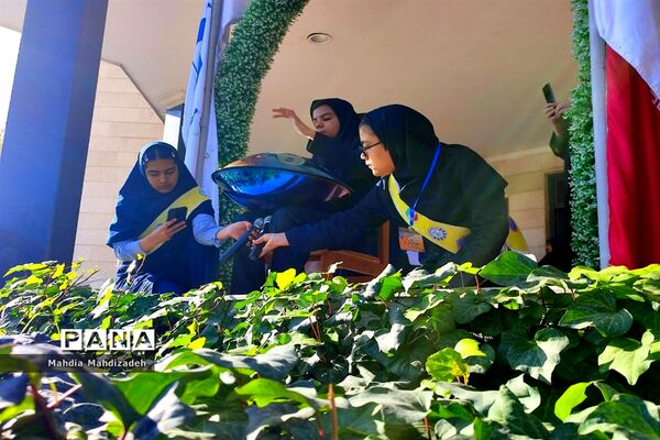 برگزاری جشن هفته وحدت و میلاد با سعادت حضرت محمد و امام جعفر صادق در دبیرستان آرمینه مصلی نژاد