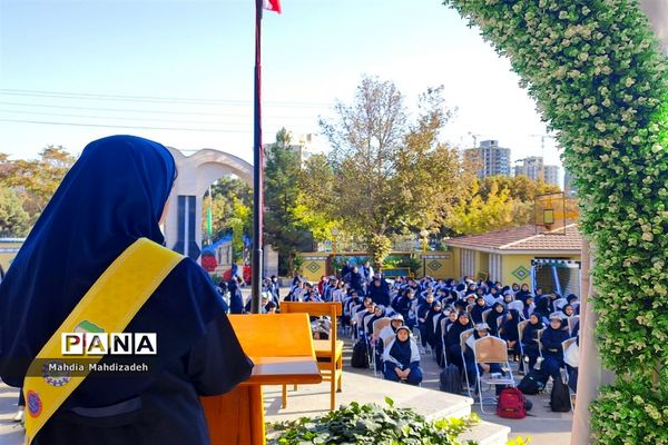 برگزاری جشن هفته وحدت و میلاد با سعادت حضرت محمد و امام جعفر صادق در دبیرستان آرمینه مصلی نژاد