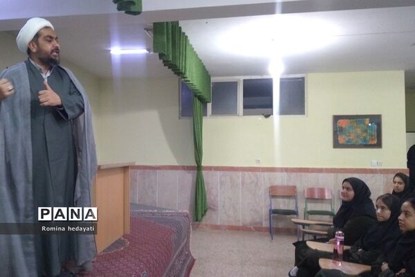 برگزاری کارگاه‌های مهارتی و رفتارهای اجتماعی در هنرستان مبتکران رودهن