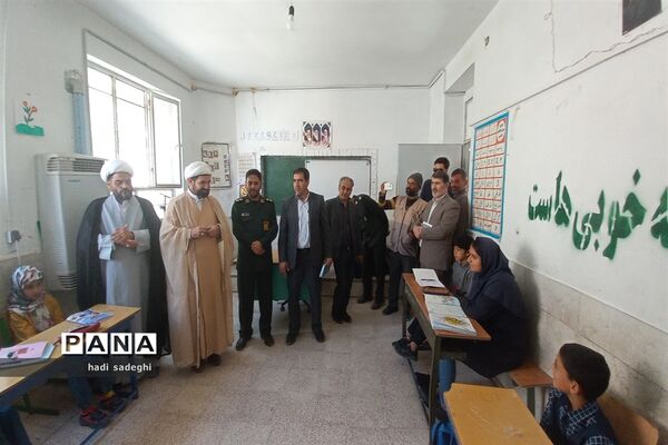 رزمایش شهرستانی اهداء لوازم التحریر به دانش‌آموزان مدارس دهستان سنگر شهرستان فاروج