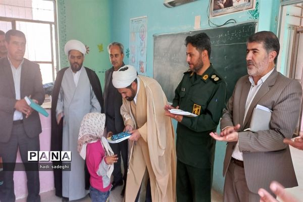 رزمایش شهرستانی اهداء لوازم التحریر به دانش‌آموزان مدارس دهستان سنگر شهرستان فاروج