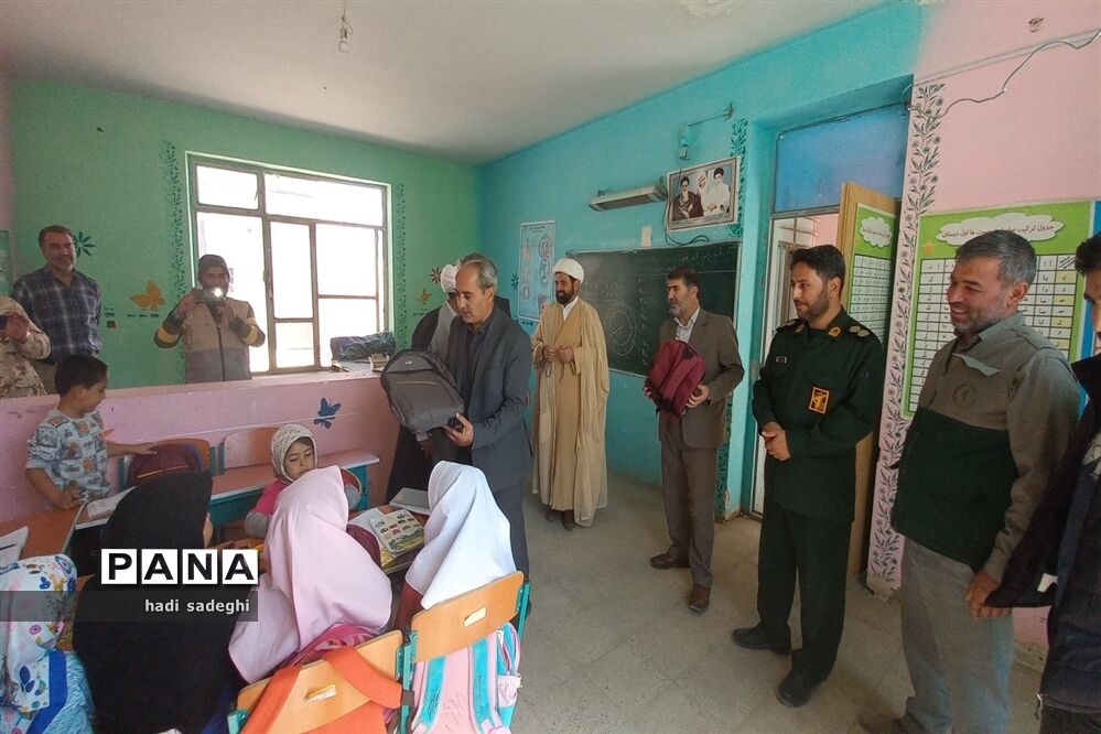 رزمایش شهرستانی اهداء لوازم التحریر به دانش‌آموزان مدارس دهستان سنگر شهرستان فاروج