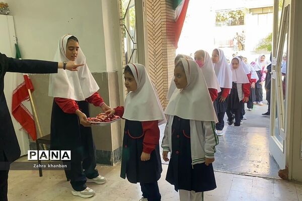 جشن هفته وحدت در دبستان دخترانه سما ۲ رودهن