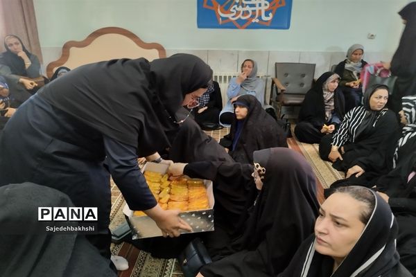 برگزاری جلسه انجمن اولیا در نمازخانه هنرستان حافظ