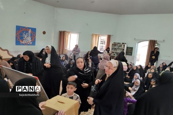 برگزاری جلسه انجمن اولیا در نمازخانه هنرستان حافظ